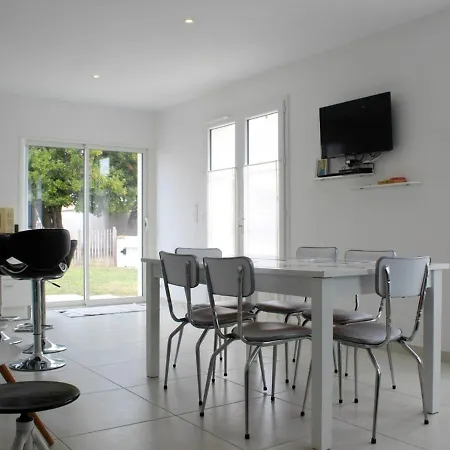 Maison De Village Avec Jardin Clos, 6 Couchages, Saint Denis D'Oleron - Fr-1-246A-53 *