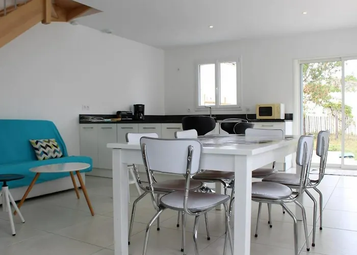 Ferienhaus Maison De Village Avec Jardin Clos, 6 Couchages, Saint Denis D'Oleron - Fr-1-246A-53 *
