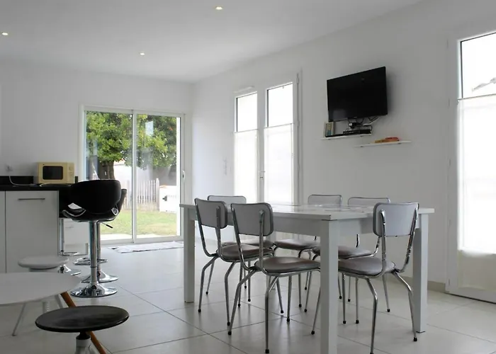 Maison De Village Avec Jardin Clos, 6 Couchages, Saint Denis D'Oleron - Fr-1-246A-53 *