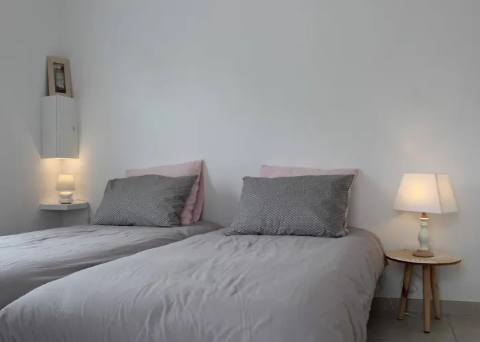 Maison De Village Avec Jardin Clos, 6 Couchages, Saint Denis D'Oleron - Fr-1-246A-53 * Saint-Denis-dʼOléron